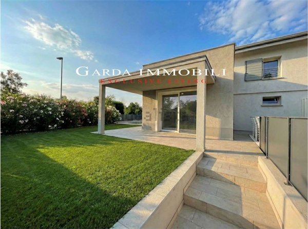 casa indipendente in vendita a Sirmione