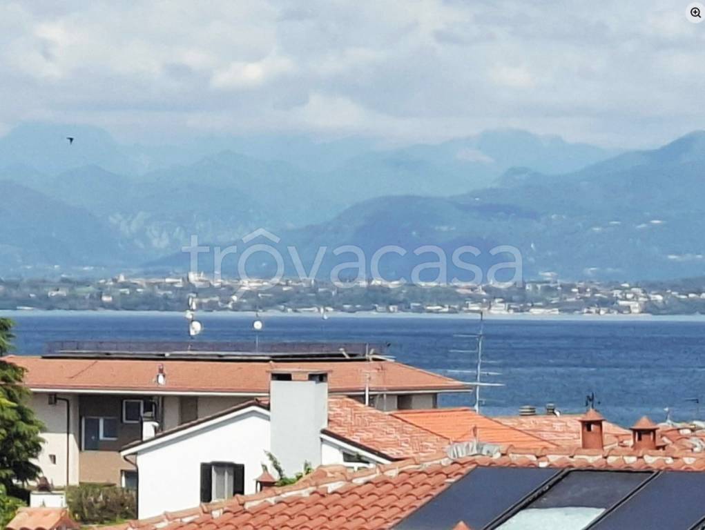 appartamento in vendita a Sirmione in zona Colombare