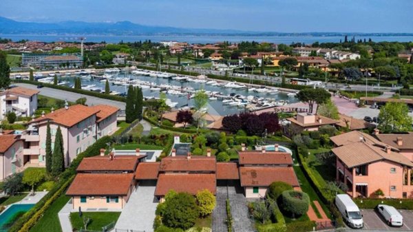 casa indipendente in vendita a Sirmione