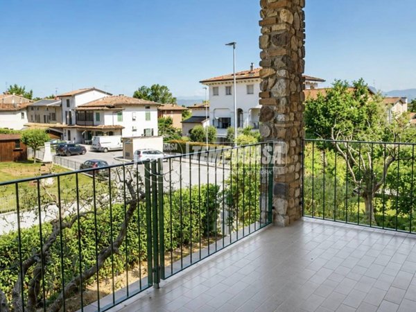 casa indipendente in vendita a Sirmione in zona Chiodi