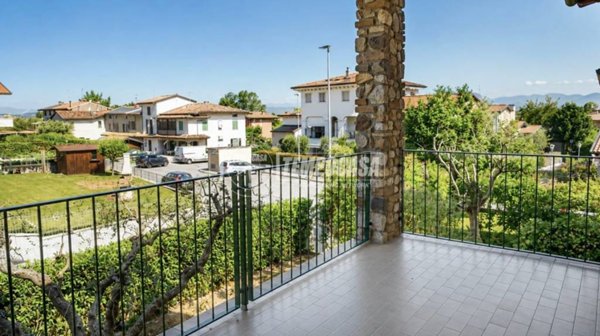 casa indipendente in vendita a Sirmione in zona Chiodi