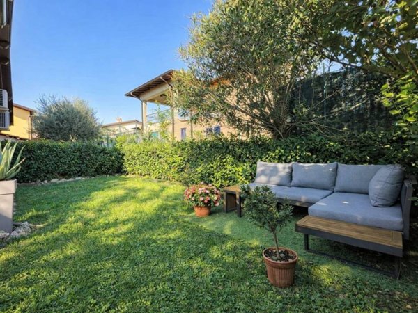 appartamento in vendita a Sirmione in zona Chiodi