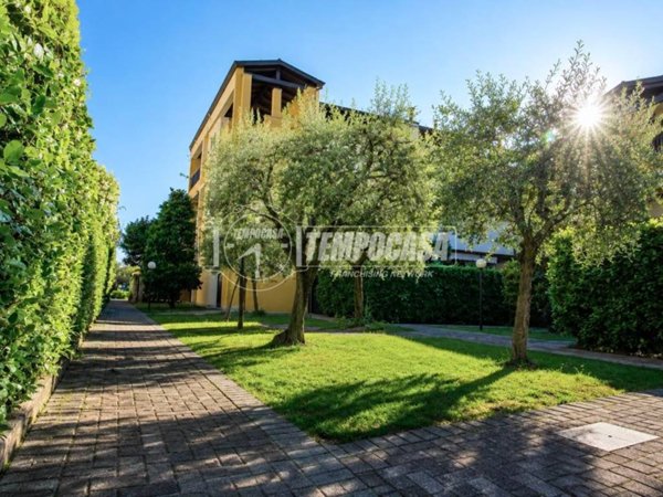 appartamento in vendita a Sirmione in zona Lugana