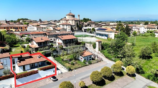casa indipendente in vendita a Sirmione