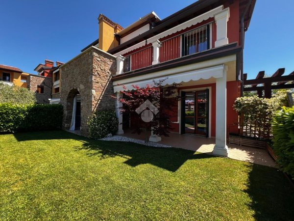 appartamento in vendita a Sirmione in zona Lugana
