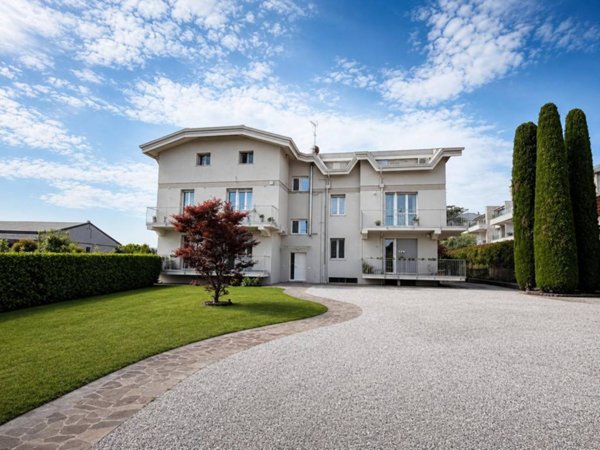 appartamento in vendita a Sirmione in zona Colombare