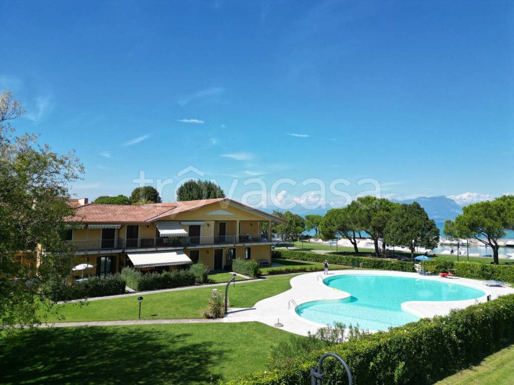 appartamento in vendita a Sirmione in zona Lugana