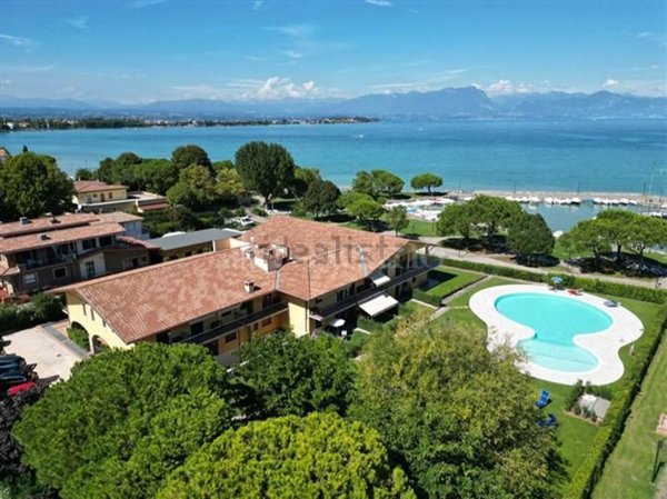 appartamento in vendita a Sirmione in zona Lugana