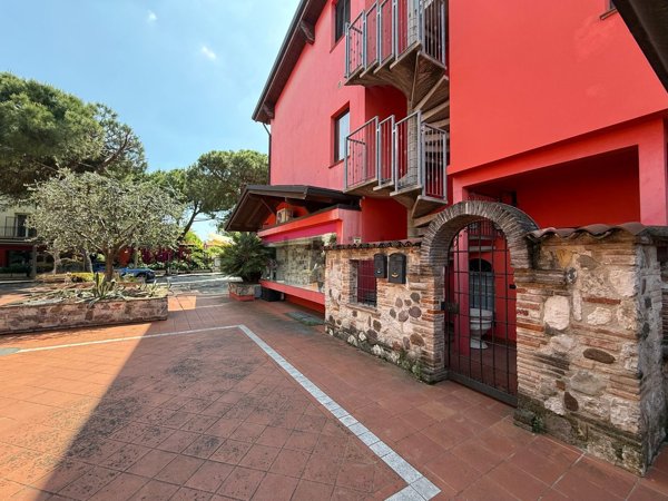 appartamento in vendita a Sirmione in zona Colombare
