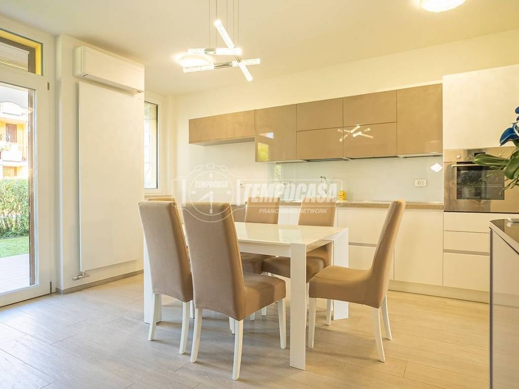 appartamento in vendita a Sirmione in zona Lugana