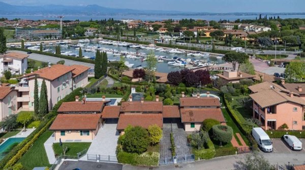 appartamento in vendita a Sirmione in zona Colombare