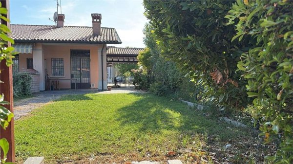 appartamento in vendita a Sirmione in zona Colombare