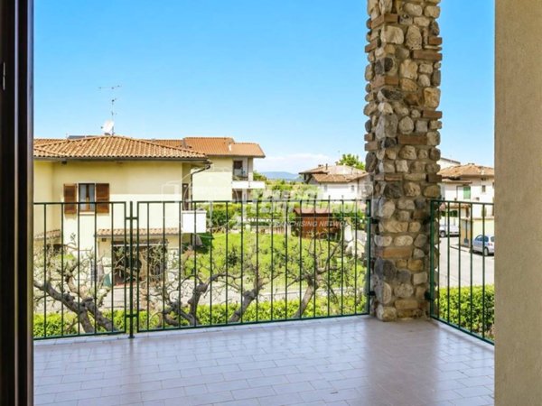 casa indipendente in vendita a Sirmione in zona Chiodi