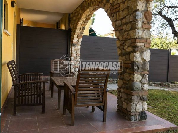 casa indipendente in vendita a Sirmione in zona Chiodi