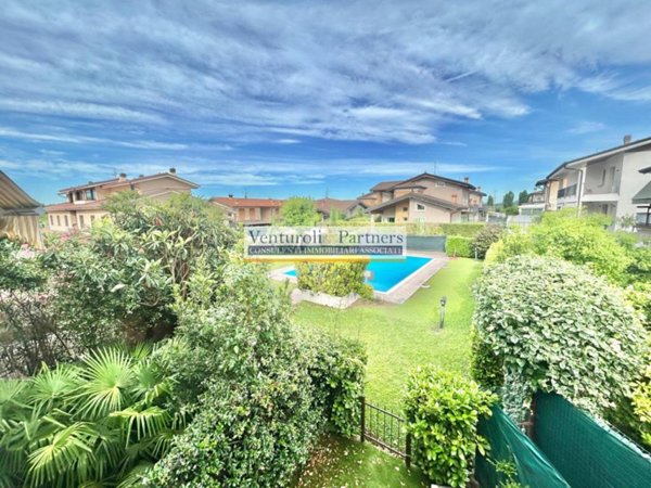 appartamento in vendita a Sirmione in zona Colombare