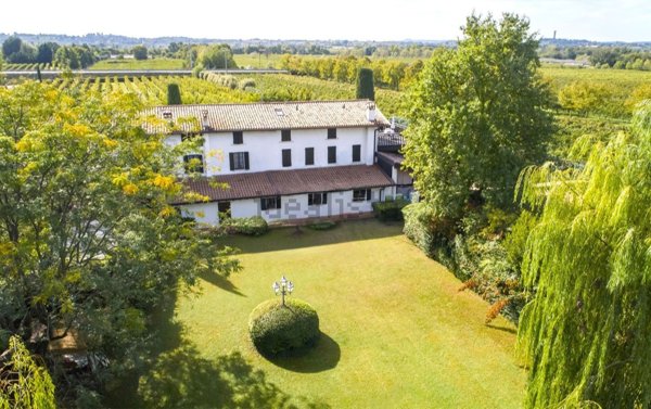 casa indipendente in vendita a Sirmione in zona Lugana
