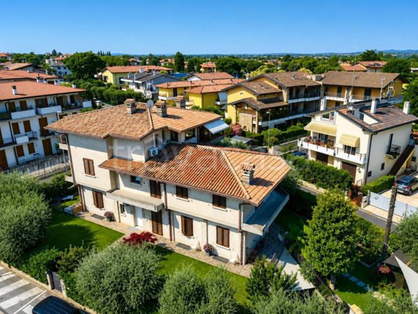 appartamento in vendita a Sirmione in zona Colombare
