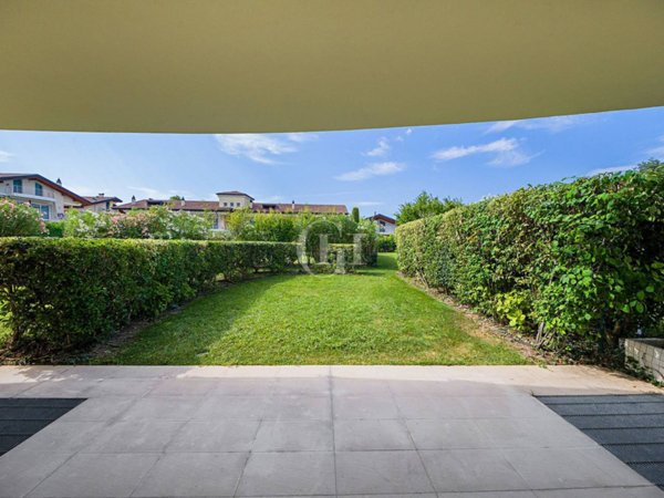 casa indipendente in vendita a Sirmione in zona Colombare