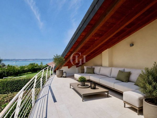casa indipendente in vendita a Sirmione in zona Colombare