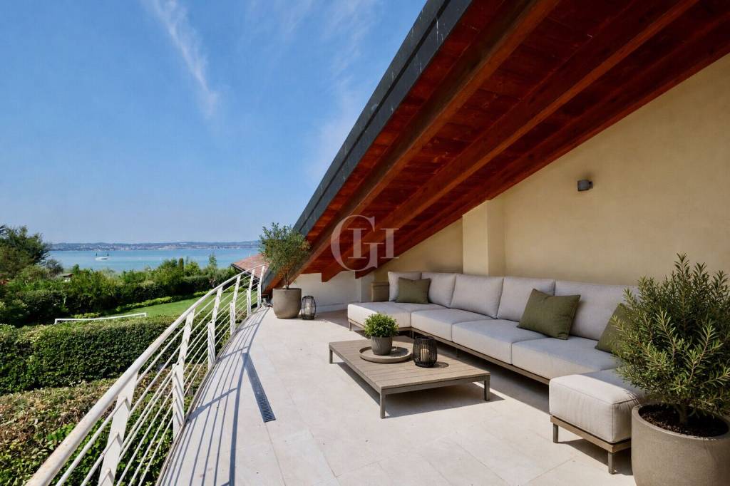 casa indipendente in vendita a Sirmione in zona Colombare