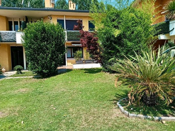 appartamento in vendita a Sirmione in zona Lugana
