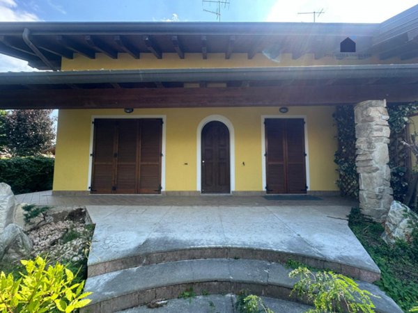 casa indipendente in vendita a Sirmione in zona Lugana