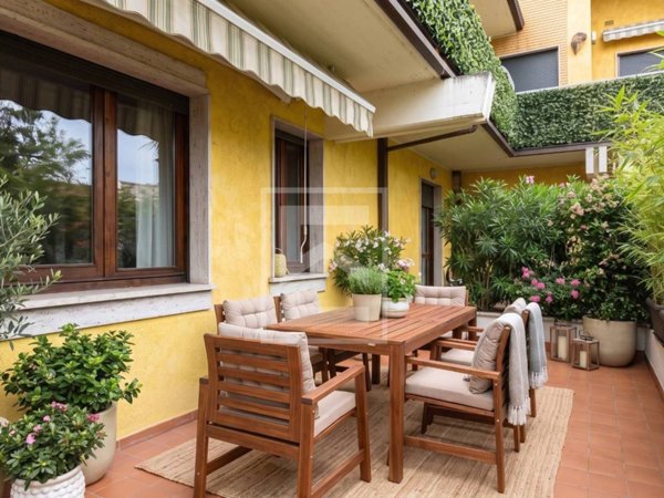 appartamento in vendita a Sirmione in zona Lugana