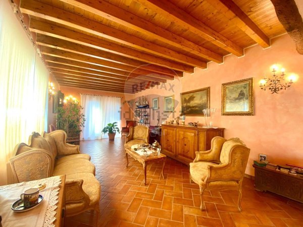 appartamento in vendita a Sirmione in zona Colombare