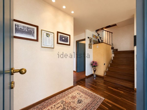 casa indipendente in vendita a Sirmione in zona Colombare