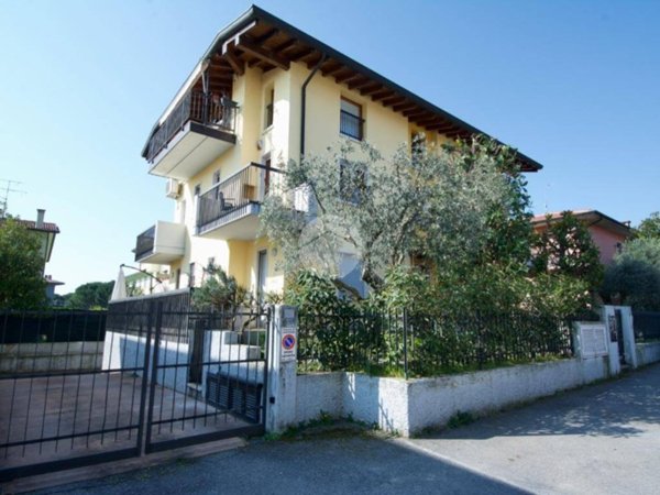 appartamento in vendita a Sirmione in zona Colombare