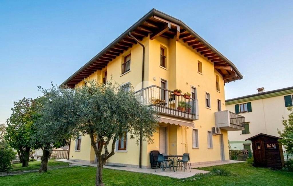appartamento in vendita a Sirmione in zona Colombare