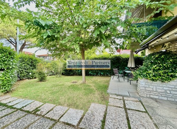appartamento in vendita a Sirmione in zona Colombare