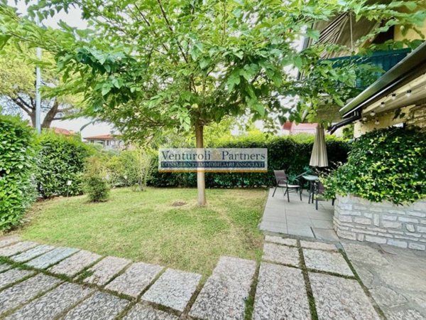 appartamento in vendita a Sirmione in zona Colombare