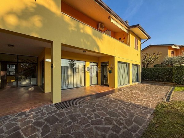 negozio in vendita a Sirmione in zona Colombare