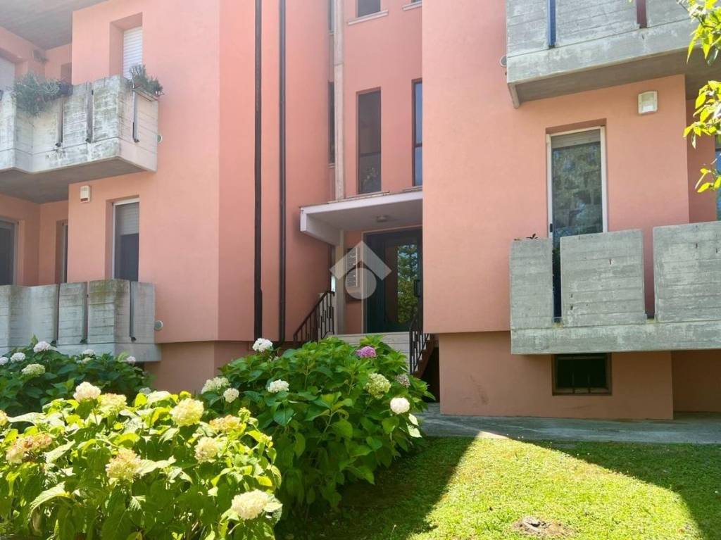 appartamento in vendita a Sirmione in zona Lugana
