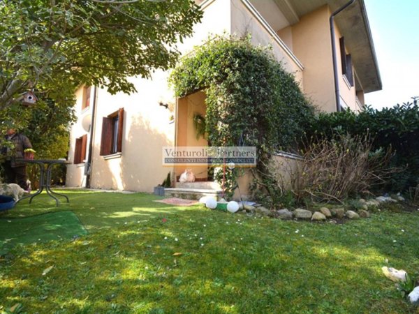 appartamento in vendita a Sirmione in zona Colombare