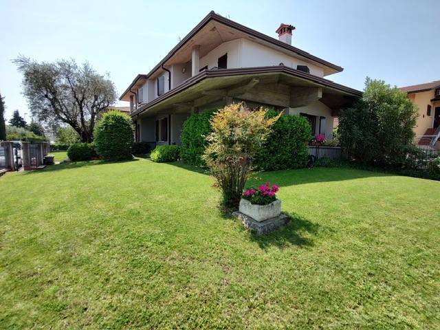 casa indipendente in vendita a Sirmione in zona Chiodi