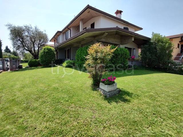 casa indipendente in vendita a Sirmione in zona Chiodi