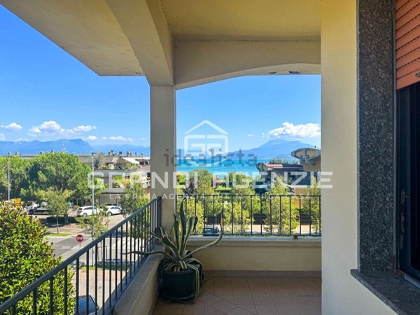 appartamento in vendita a Sirmione in zona Lugana