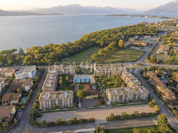 appartamento in vendita a Sirmione in zona Colombare