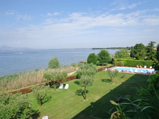 appartamento in vendita a Sirmione in zona Colombare