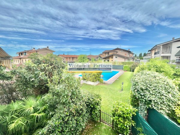 appartamento in vendita a Sirmione in zona Colombare