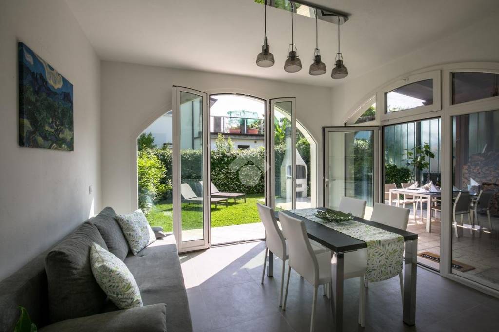 appartamento in vendita a Sirmione in zona Taffella