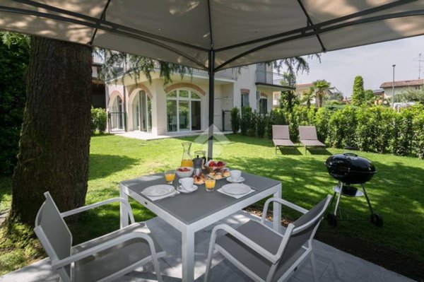 casa indipendente in vendita a Sirmione in zona Taffella