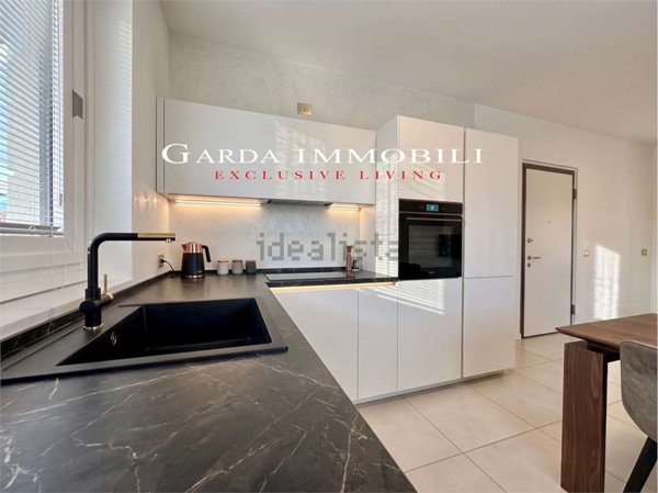 appartamento in vendita a Sirmione in zona Colombare