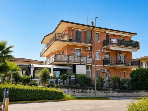 appartamento in vendita a Sirmione in zona Colombare