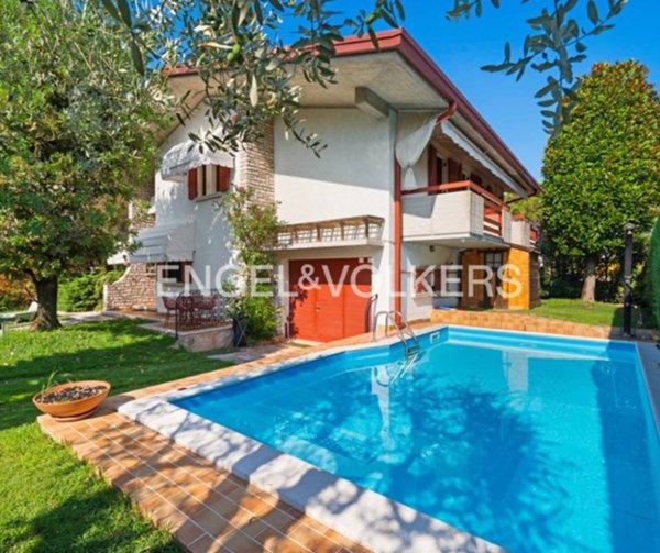 casa indipendente in vendita a Sirmione