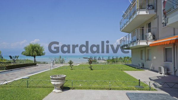 appartamento in vendita a Sirmione in zona Lugana