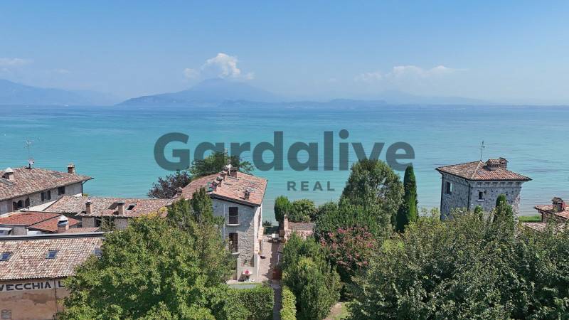 casa indipendente in vendita a Sirmione in zona Lugana
