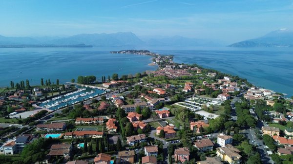 appartamento in vendita a Sirmione in zona Colombare